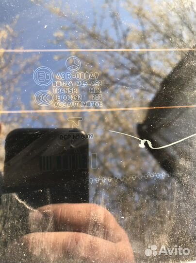 Стекло заднее мерседес C класс