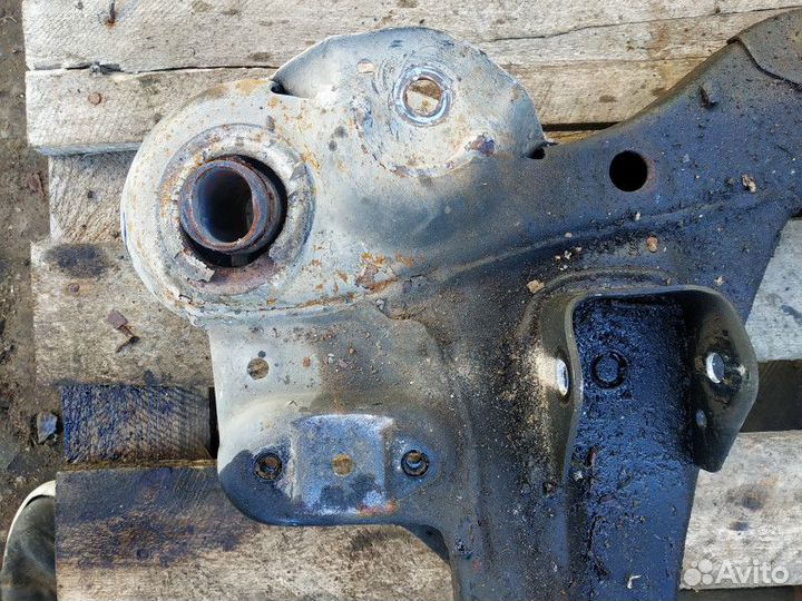 Подрамник передний Toyota Camry 40