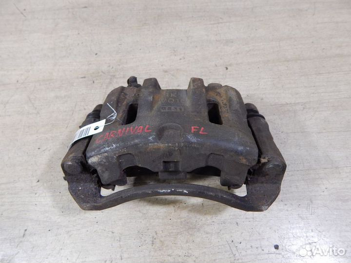 Суппорт тормозной передний левый Kia Carnival VQ