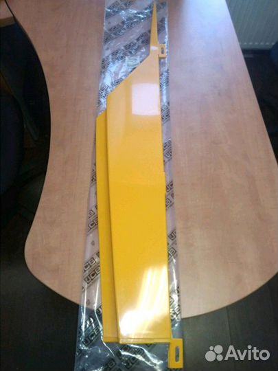 Уголок подкапотный горизонтальный на JCB