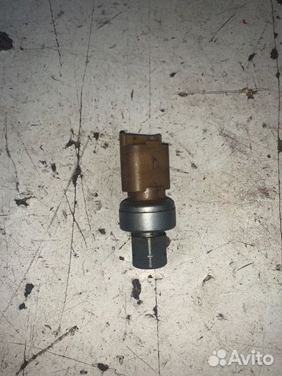 Датчик давления компрессора кондиционера Peugeot