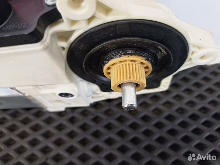 Моторчик стеклоподъемника правый