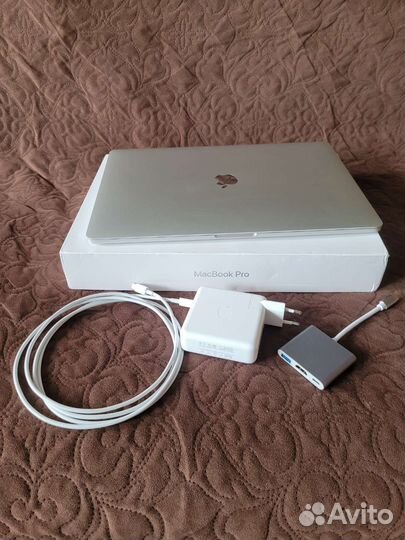 Macbook Pro 15/Touch bar/I7/256 SSD/16GB/2019