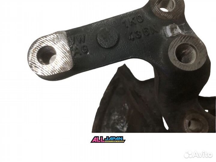 Кулак задний, ступица, цапфа задний правый Audi