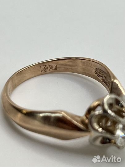 Золотое кольцо с бриллиантом 0,69 карат