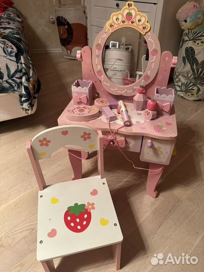 Туалетный столик для девочки