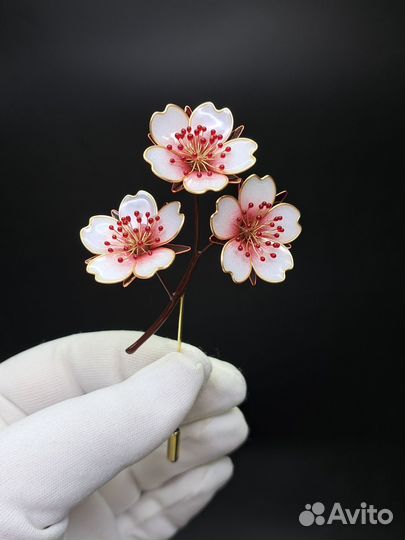 Брошь сакура ручной работы