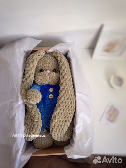 Вязаный зайка ручной работы