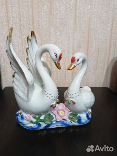 Статуэтка лебеди