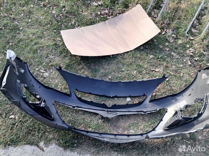 Продаю передний бампер на опель астра J j