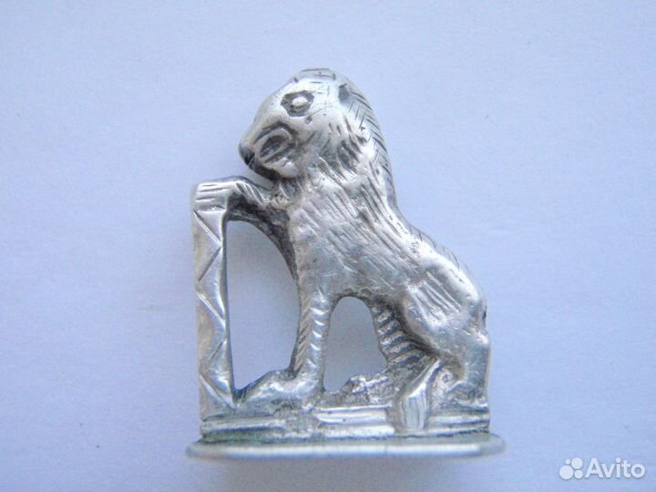 Серебряная статуэтка 