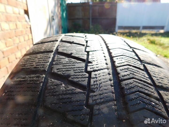 Bridgestone Blizzak VRX 215/50 R17 25C