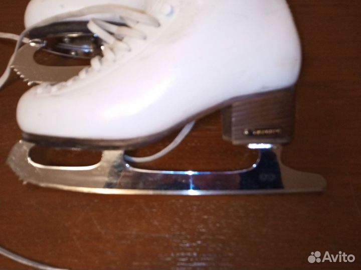 Коньки фигурные risport