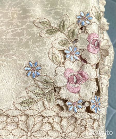 Скатерть с вышивкой