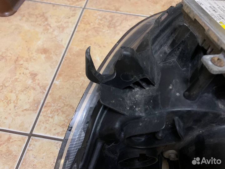 Фара ксенон правая mazda 3 bk седан