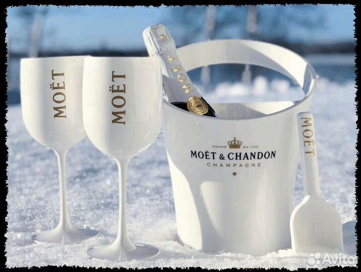 Бокалы моёт