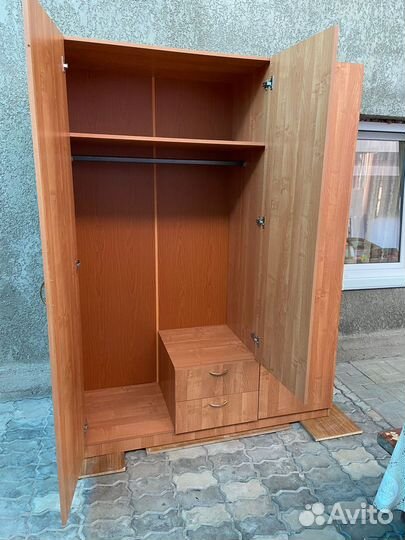 Шкаф