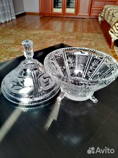 Хрустальная конфетница с крышкой