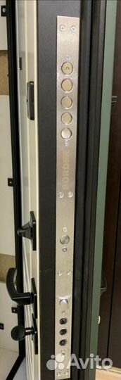 Дверь входная металлическая