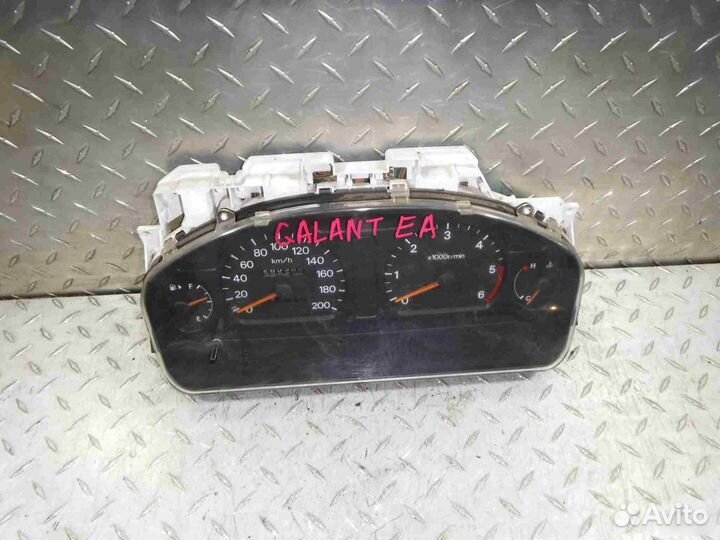 Панель приборов Mitsubishi Galant