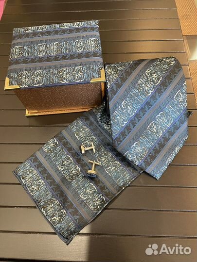 Подарочный набор (галстук-платок-запонки)