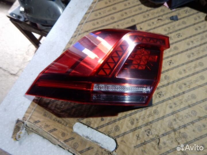 Фонарь левый внешний Volkswagen Tiguan 2