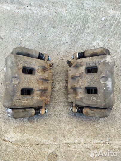 Суппорт тормозной передний левый/правый Subaru