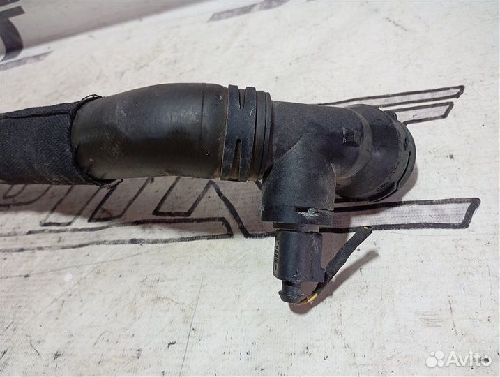 Патрубок системы охлаждения Volkswagen Passat B6