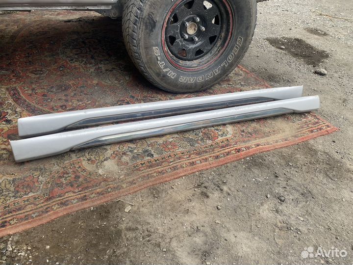 Пластиковые накладки на пороги Pajero IO