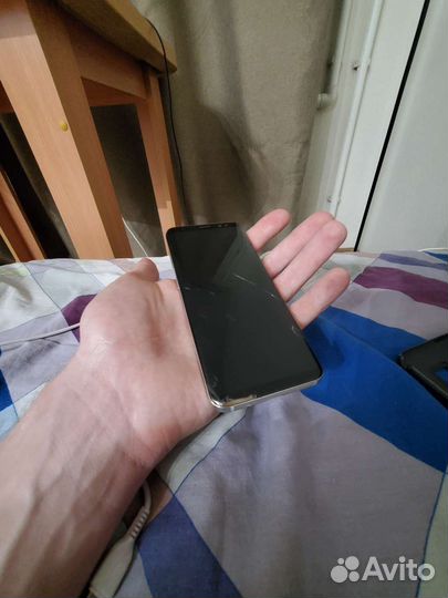 Телефон Samsung s8