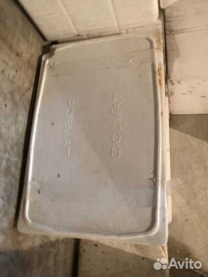 Контейнер с крышкой