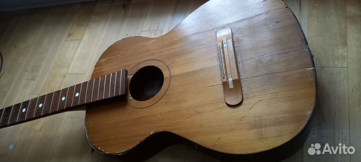 Гитара Луначарского без струн