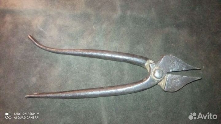 Лапы сапожные ножницы, шило, гвоздодер, молоток