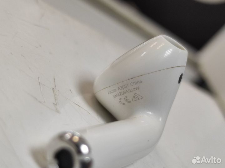 Apple AirPods 2 A2031 #132830 оригинал