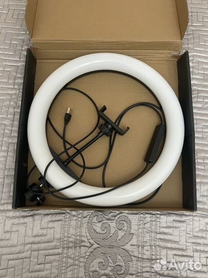 Кольцевая лампа со штативом