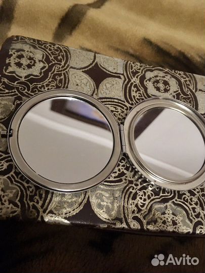 Зеркальце карманное