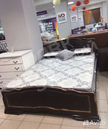 Кровать массив