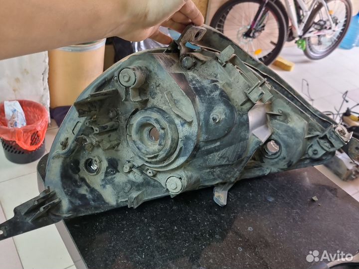 Фара передняя правая Хонда Фит Gd1