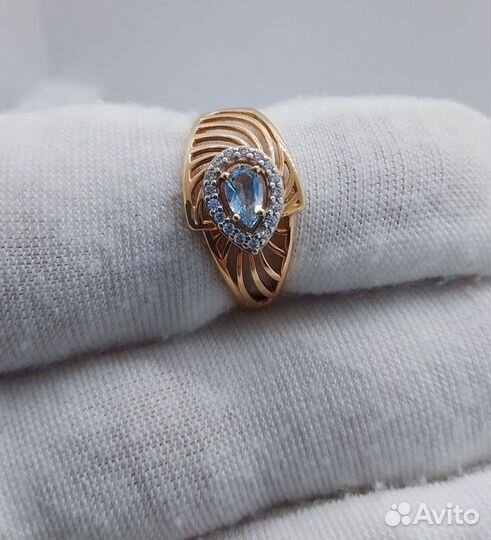 Золотое кольцо с камнем 17р