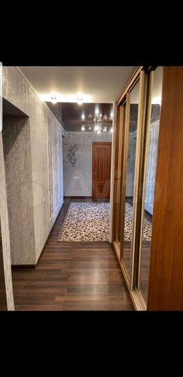 3-к. квартира, 100 м², 8/10 эт.