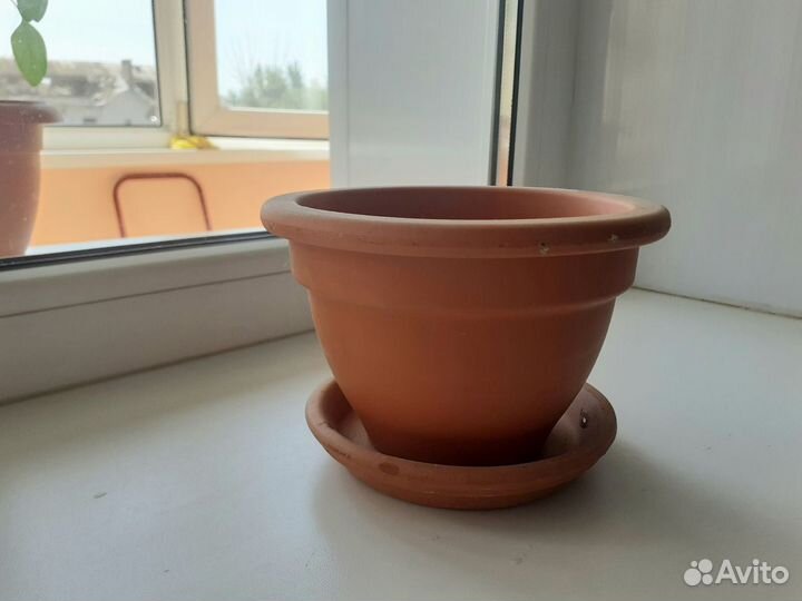 Глиняные горшки 2шт.+ пластиковый горшок и дренаж