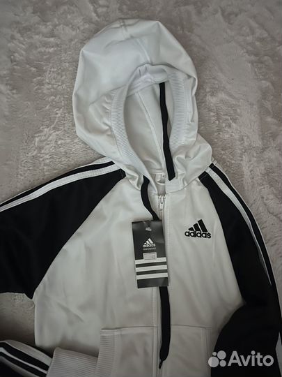 Женский спортивный костюм adidas