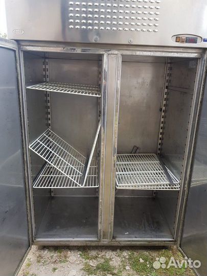 Холодильный шкаф