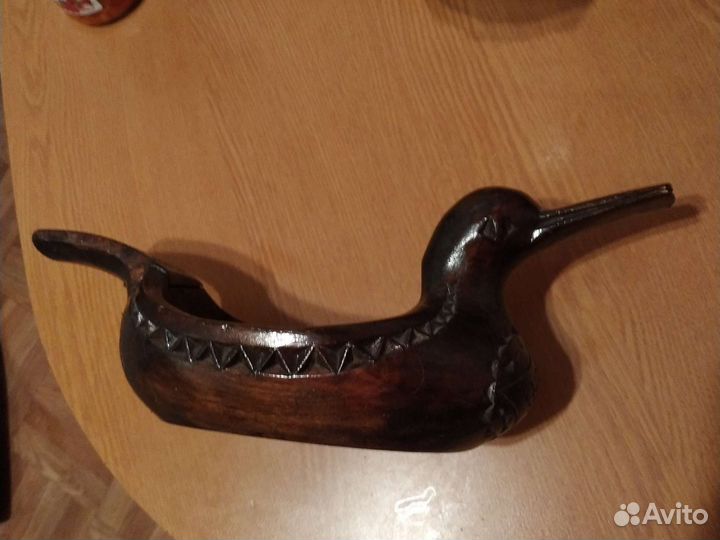 Сувенирная деревянная утка