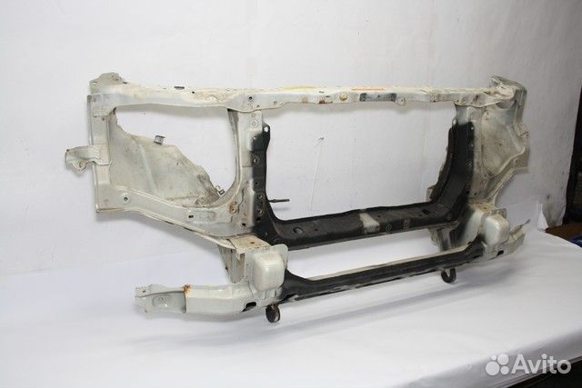 Суппорт радиатора 5215A252 Mitsubishi Pajero 4