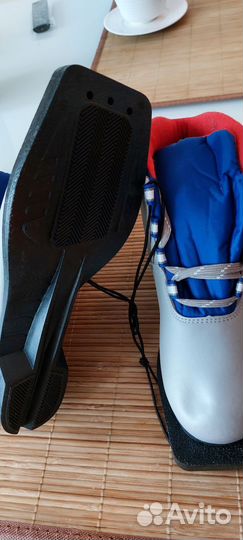 Лыжные ботинки классические новые 37 размер