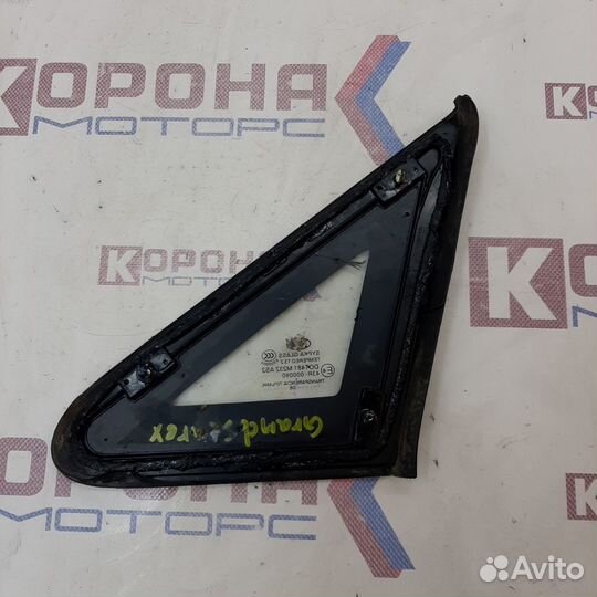 Стекло фиксированное переднее правое