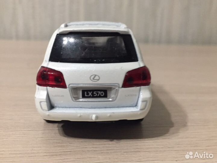Lexus LX 570 (1:43)