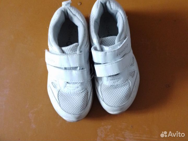 Продам кроссовки детские