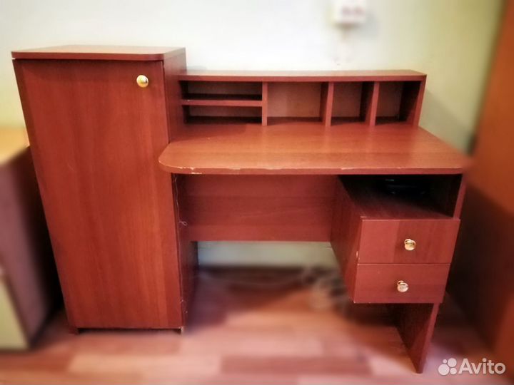 Детский письменный стол